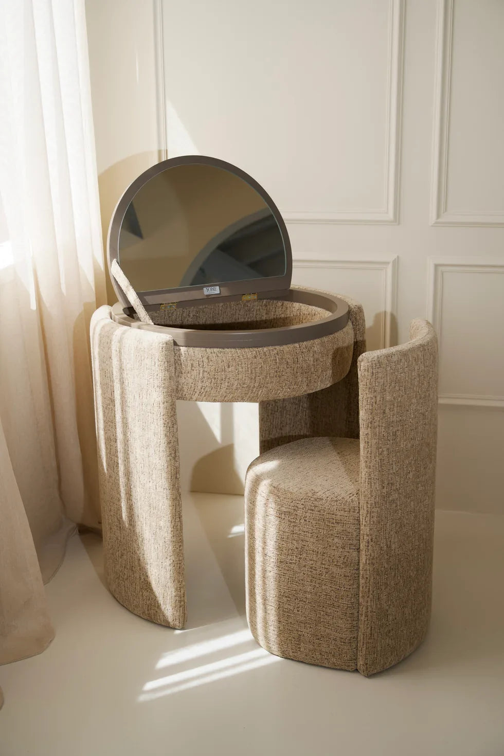 Norveta Vanity Table