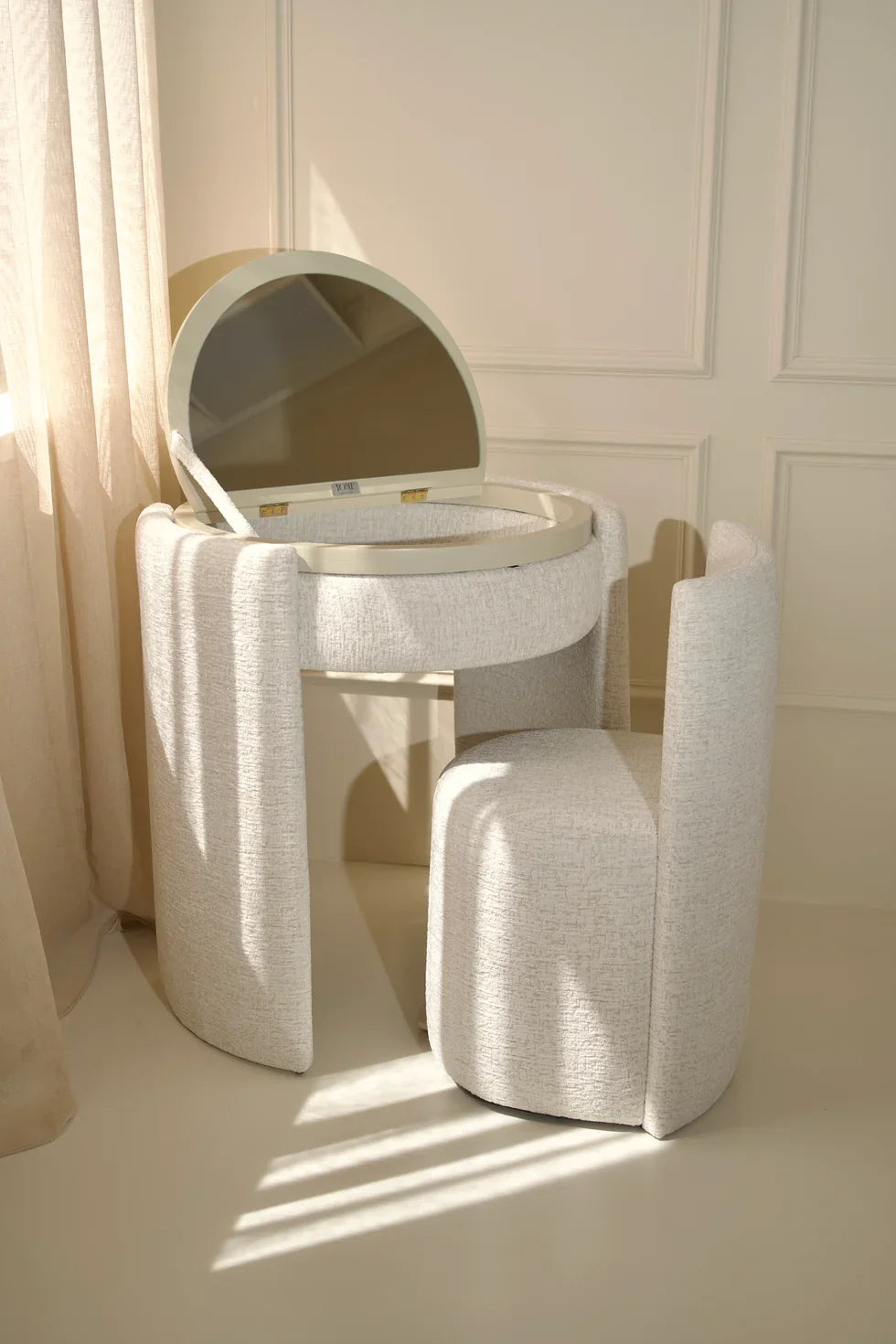 Norveta Vanity Table